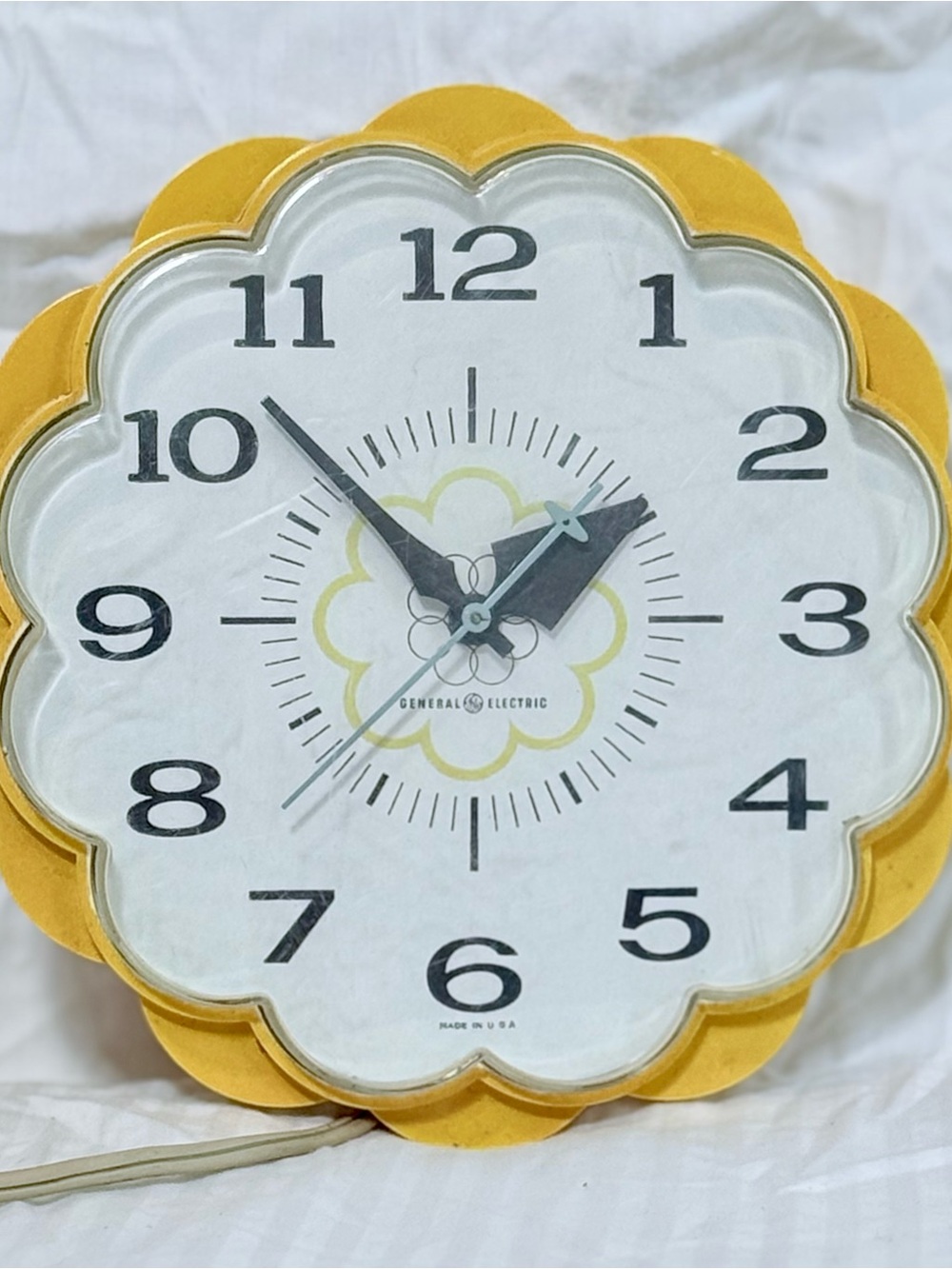 General Electric Vintage Yellow Flower-Shaped Wall Clock - Retro Floral Design